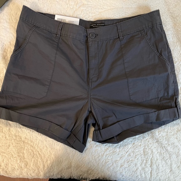 NWT Utility Short with Pockets - Picture 1 of 4
